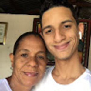 Meet your Posher, Carlos daniel